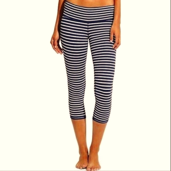 Athleta Pants - 🌚 Athleta Black & White Horizontal Striped Chaturanga Capri Leggings. Size M.